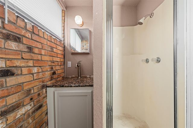 309 N Orchard Drive, Rosebud, TX 76570