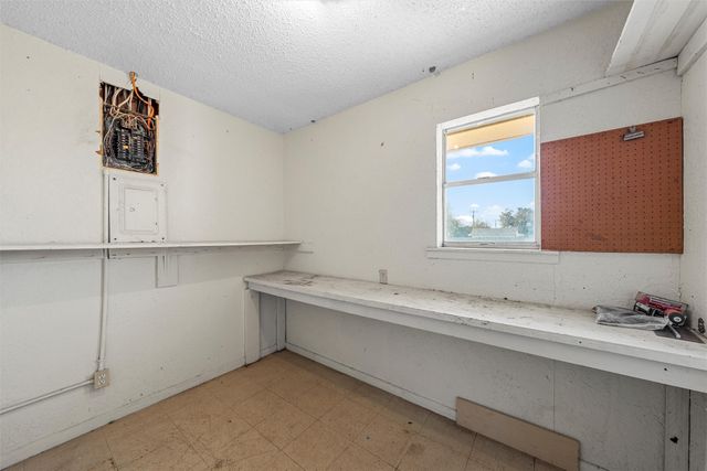 309 N Orchard Drive, Rosebud, TX 76570