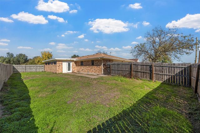 309 N Orchard Drive, Rosebud, TX 76570