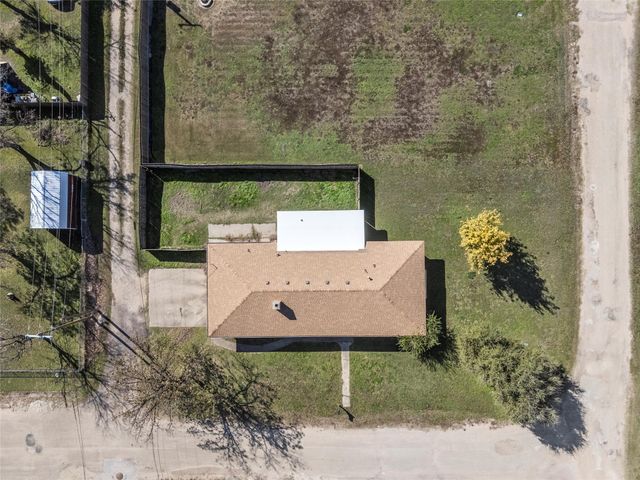 309 N Orchard Drive, Rosebud, TX 76570