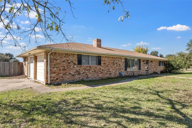 309 N Orchard Drive, Rosebud, TX 76570
