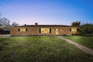 309 N Orchard Drive, Rosebud, TX 76570