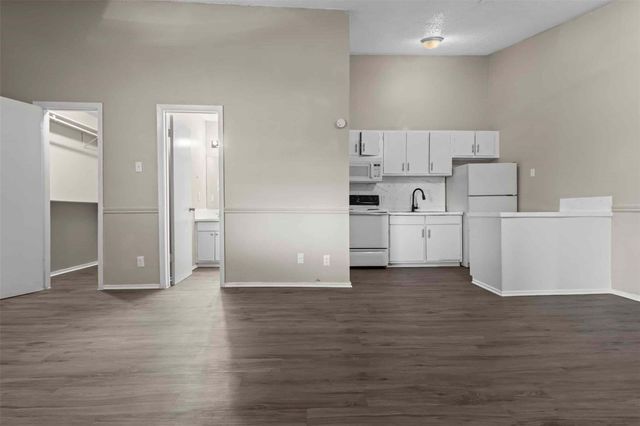 1302 Parker Lane LN 111, Austin, TX 78741