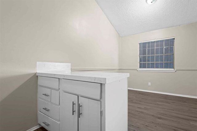 1302 Parker Lane LN 111, Austin, TX 78741