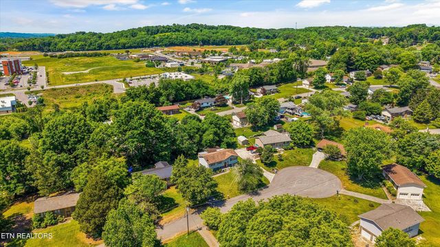 7613 Fall Wind Court, Powell, TN 37849