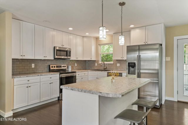 7613 Fall Wind Court, Powell, TN 37849