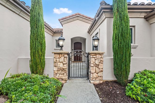 3900 Stoneleigh Ct, Roseville, CA 95747