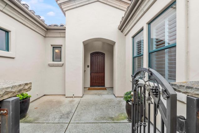 3900 Stoneleigh Ct, Roseville, CA 95747