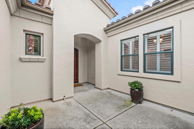 3900 Stoneleigh Ct, Roseville, CA 95747