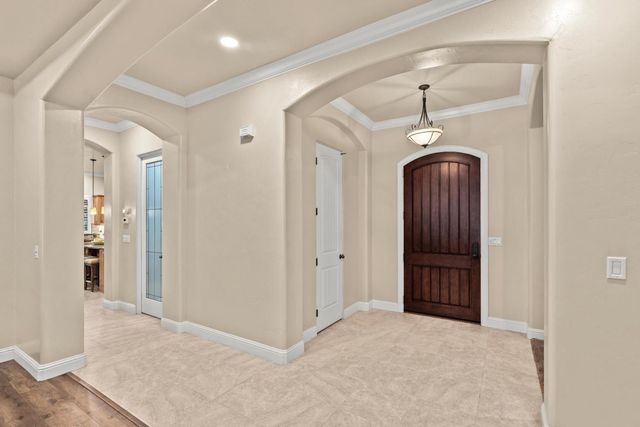 3900 Stoneleigh Ct, Roseville, CA 95747