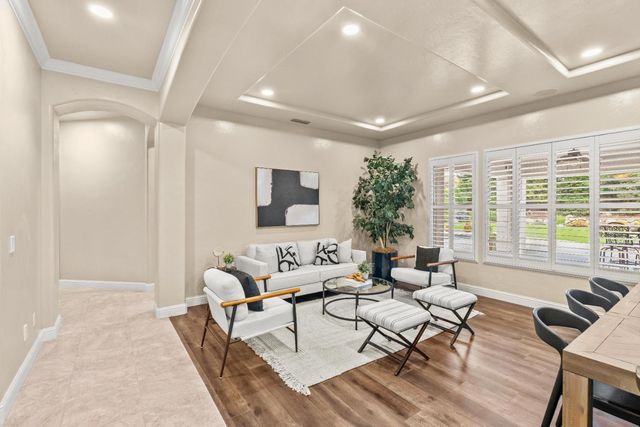 3900 Stoneleigh Ct, Roseville, CA 95747