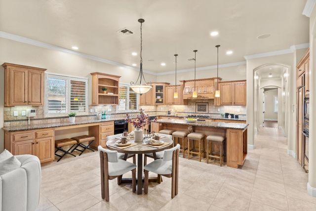 3900 Stoneleigh Ct, Roseville, CA 95747