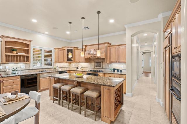 3900 Stoneleigh Ct, Roseville, CA 95747