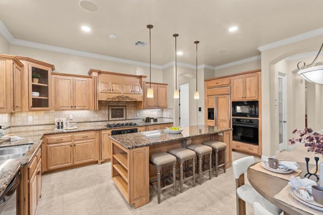 3900 Stoneleigh Ct, Roseville, CA 95747