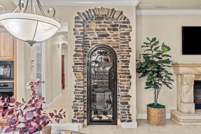 3900 Stoneleigh Ct, Roseville, CA 95747