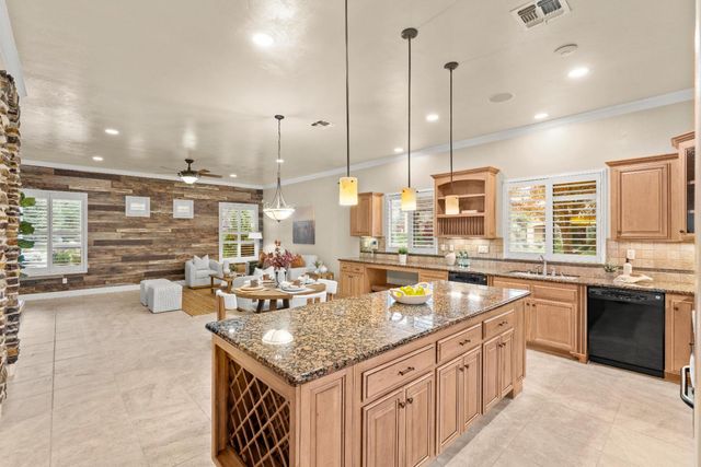 3900 Stoneleigh Ct, Roseville, CA 95747