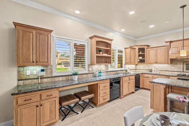 3900 Stoneleigh Ct, Roseville, CA 95747