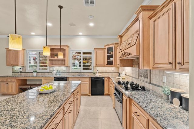 3900 Stoneleigh Ct, Roseville, CA 95747