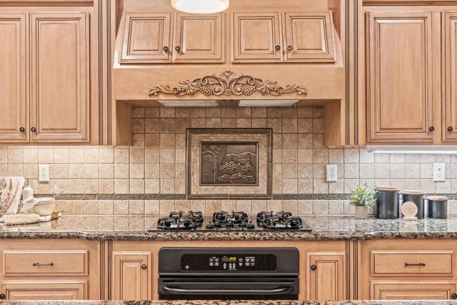 3900 Stoneleigh Ct, Roseville, CA 95747