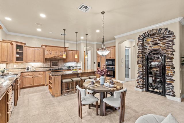 3900 Stoneleigh Ct, Roseville, CA 95747