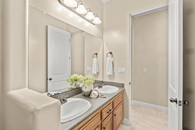 3900 Stoneleigh Ct, Roseville, CA 95747