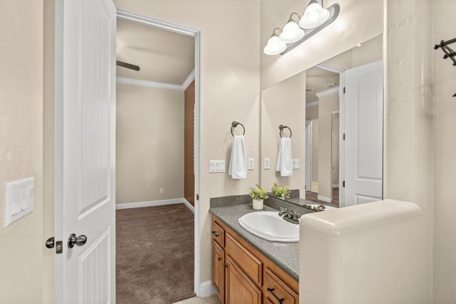 3900 Stoneleigh Ct, Roseville, CA 95747