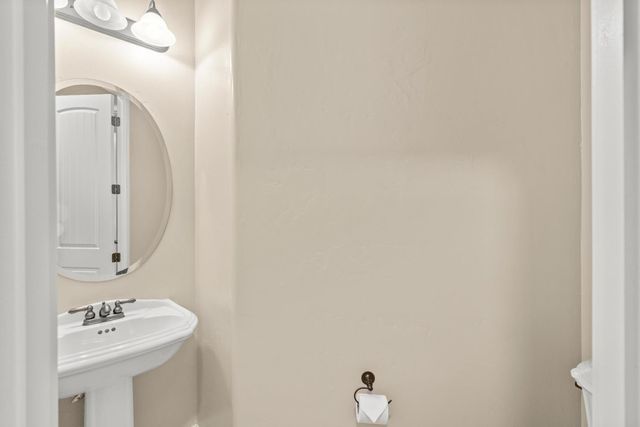 3900 Stoneleigh Ct, Roseville, CA 95747