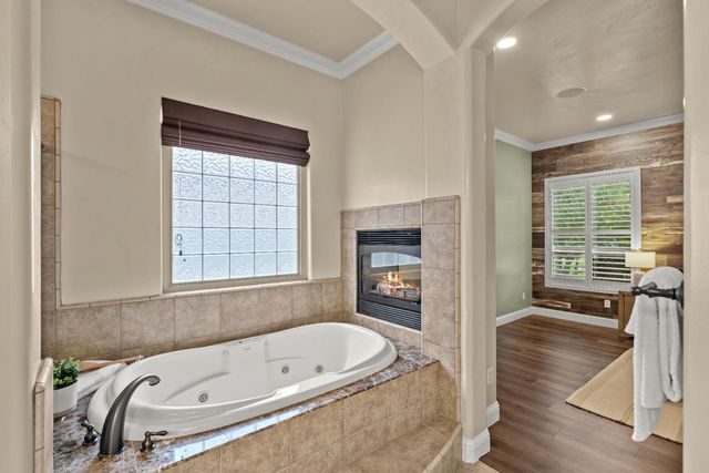 3900 Stoneleigh Ct, Roseville, CA 95747