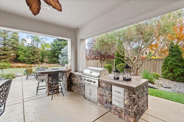 3900 Stoneleigh Ct, Roseville, CA 95747