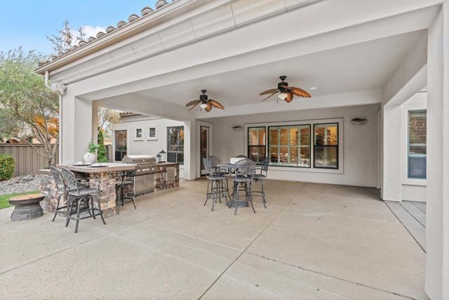 3900 Stoneleigh Ct, Roseville, CA 95747