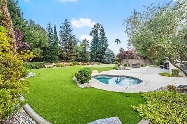 3900 Stoneleigh Ct, Roseville, CA 95747
