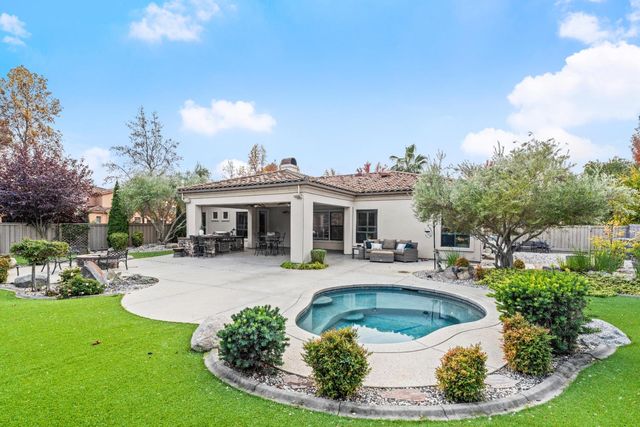 3900 Stoneleigh Ct, Roseville, CA 95747