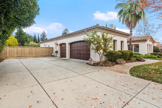 3900 Stoneleigh Ct, Roseville, CA 95747