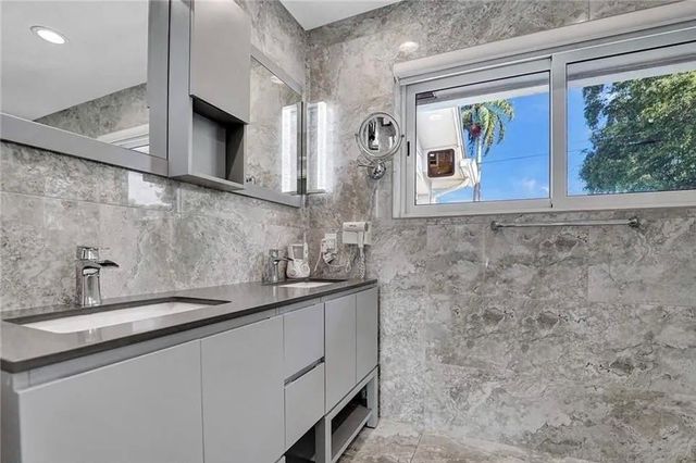 2830 NE 55th Street, Fort Lauderdale, FL 33308