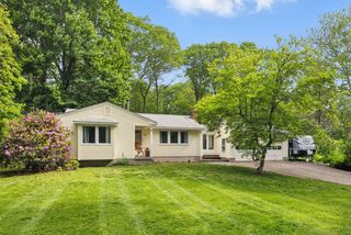 88 Dutton Road, New Hartford, CT 06057