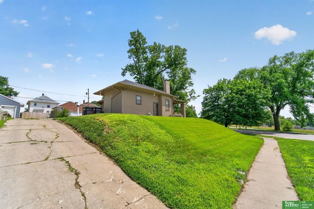 2370 Fontenelle Boulevard, Omaha, NE 68104