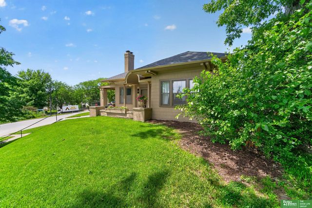 2370 Fontenelle Boulevard, Omaha, NE 68104