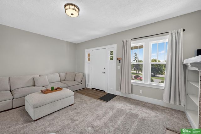 2370 Fontenelle Boulevard, Omaha, NE 68104