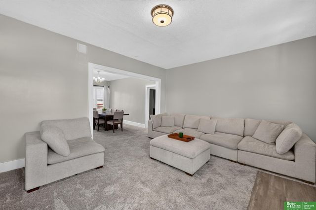 2370 Fontenelle Boulevard, Omaha, NE 68104