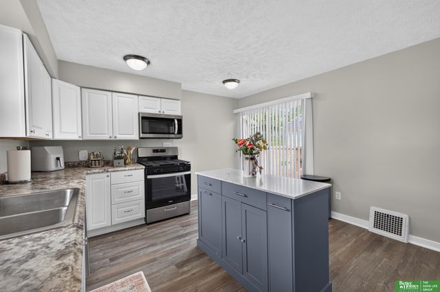 2370 Fontenelle Boulevard, Omaha, NE 68104