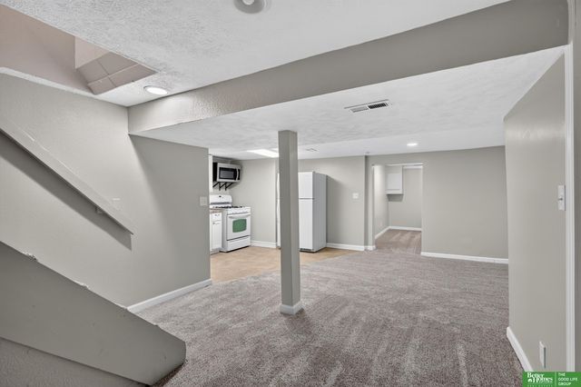 2370 Fontenelle Boulevard, Omaha, NE 68104