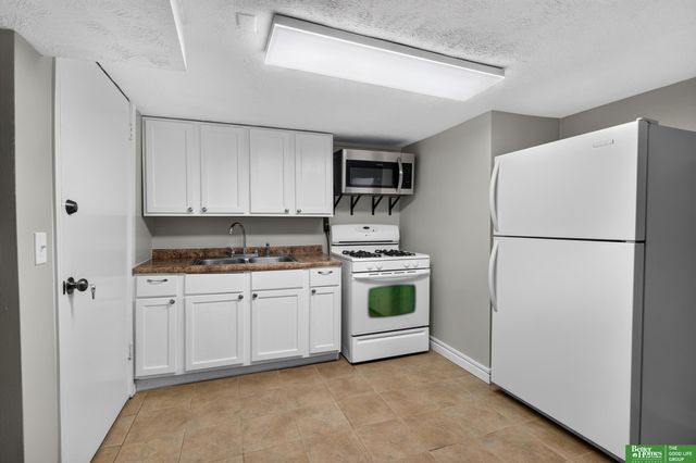 2370 Fontenelle Boulevard, Omaha, NE 68104