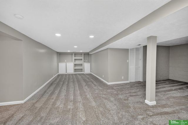 2370 Fontenelle Boulevard, Omaha, NE 68104