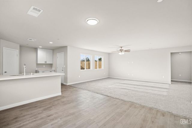 618 Poinsettia Street, Bakersfield, CA 93307