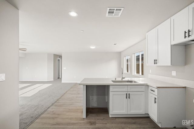 618 Poinsettia Street, Bakersfield, CA 93307