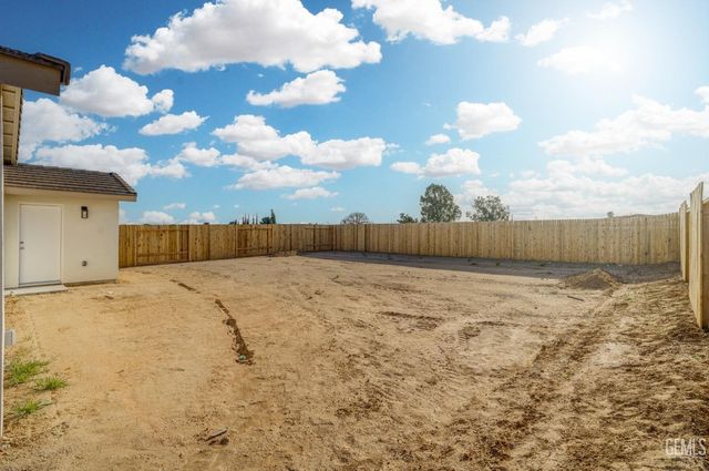 618 Poinsettia Street, Bakersfield, CA 93307