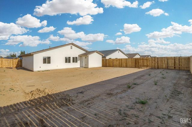 618 Poinsettia Street, Bakersfield, CA 93307