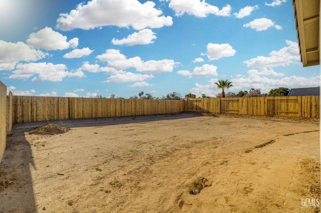 618 Poinsettia Street, Bakersfield, CA 93307