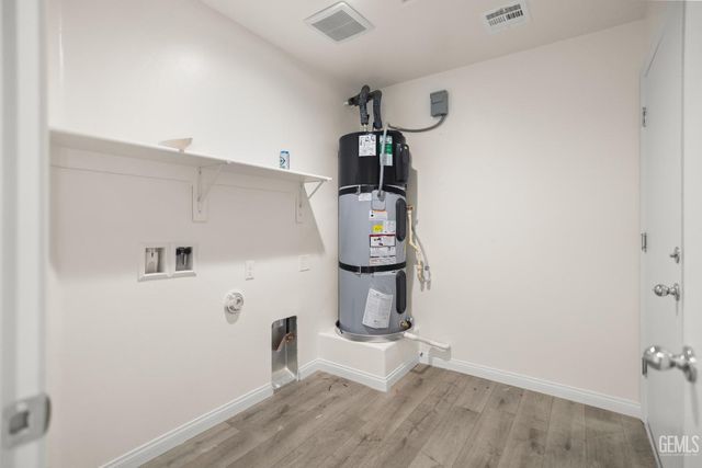 618 Poinsettia Street, Bakersfield, CA 93307