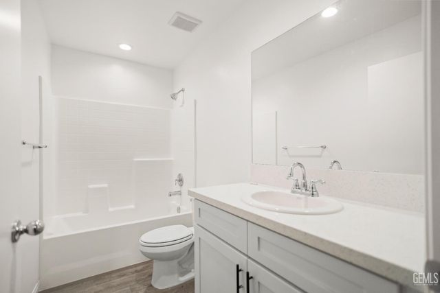 618 Poinsettia Street, Bakersfield, CA 93307